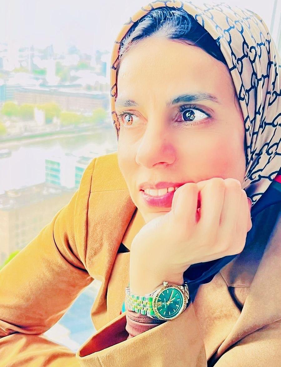 Samira Lamriouat in her practice — psychologist and ThetaHealing® practitioner